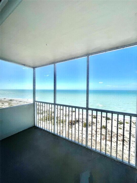 633 Alhambra Rd in Venice, FL - Building Photo