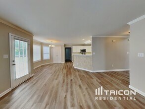 9260 Carnes Estates Dr in Jonesboro, GA - Foto de edificio - Building Photo