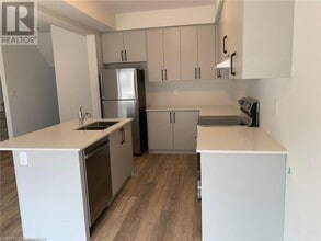 155 Equestrian Way in Cambridge, ON - Building Photo - Building Photo
