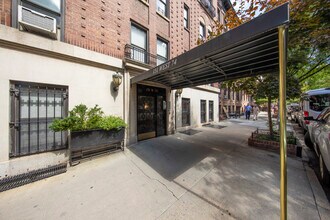 151 W 74th St in New York, NY - Building Photo - Building Photo