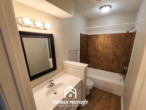 6667 Winding Birch Dr in Memphis, TN - Building Photo - Building Photo