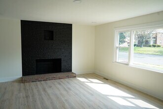 2003 Fulton Rd NW, Unit 3 in Canton, OH - Foto de edificio - Building Photo