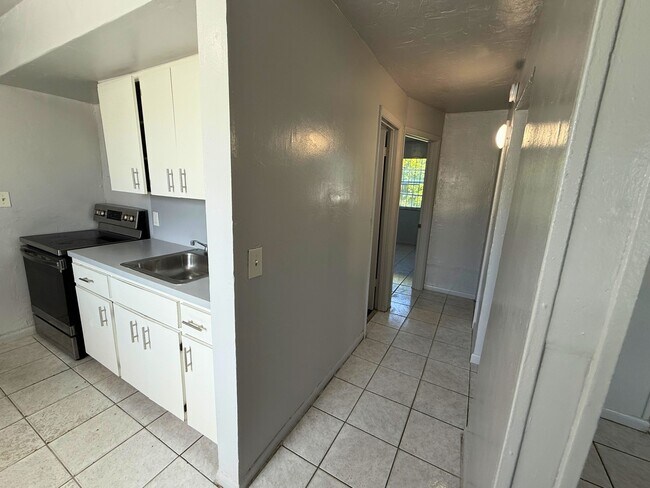 17921 NW 5th Ave in Miami, FL - Building Photo - Building Photo