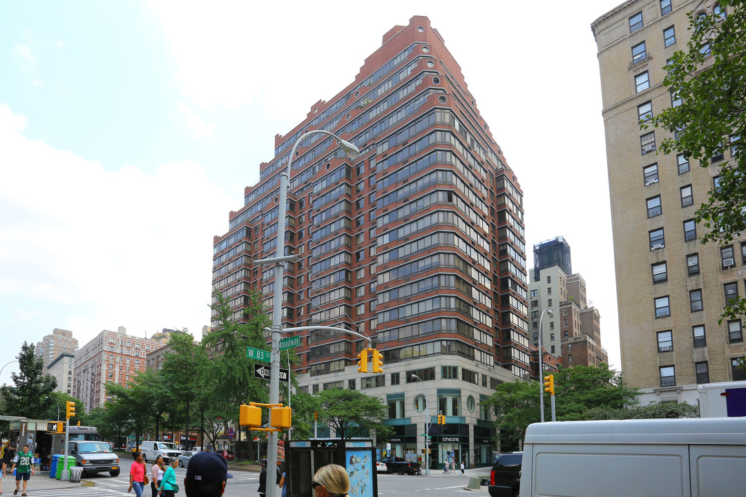 The Bromley in New York, NY - Building Photo