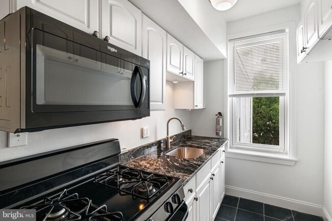 308 N 39th St in Philadelphia, PA - Foto de edificio - Building Photo
