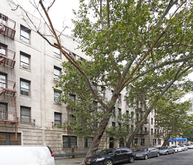 30-36 34th St in Astoria, NY - Foto de edificio - Building Photo