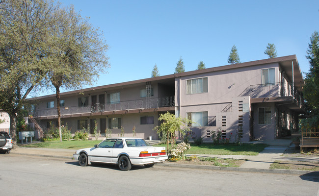 Carmel Plaza Apartments in Sunnyvale, CA - Foto de edificio - Building Photo