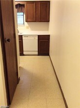 1056 Brandywine Blvd-Unit -E in Zanesville, OH - Building Photo - Building Photo