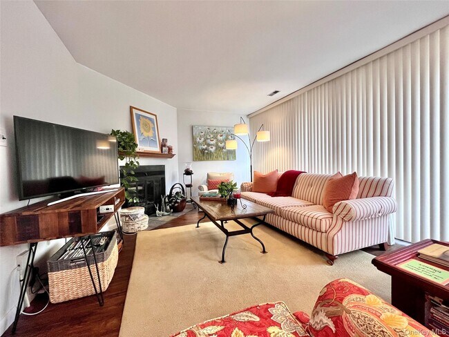 150 N Bedford Rd in Chappaqua, NY - Building Photo - Building Photo