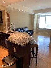 675 President St-Unit -Unit 2008 in Baltimore, MD - Foto de edificio - Building Photo