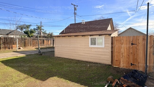 1625 Camino Sierra in Bakersfield, CA - Building Photo - Building Photo