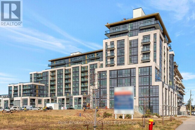 405-405 Dundas St W in Oakville, ON - Building Photo - Building Photo