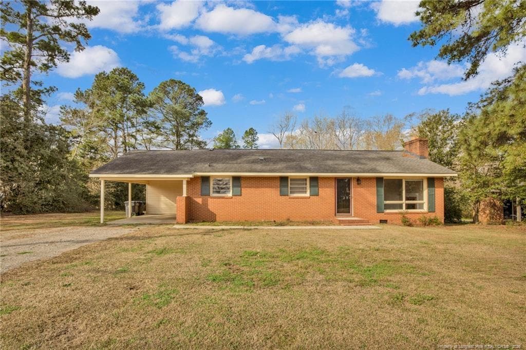 409 College Dr in Raeford, NC - Building Photo