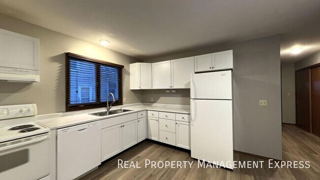 Spacious 1 Bedroom Apartment in Sioux Falls, SD - Building Photo - Building Photo
