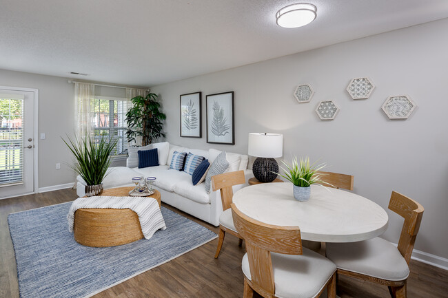 Seaside Grove Apartments in Myrtle Beach, SC - Building Photo - Building Photo