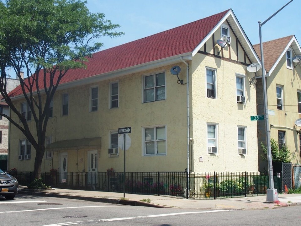 9035 138th Pl in Jamaica, NY - Building Photo