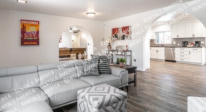 10626 N 41st St in Phoenix, AZ - Building Photo - Building Photo