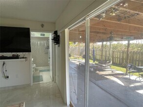 9810 SW 222nd Terrace in Cutler Bay, FL - Building Photo - Building Photo