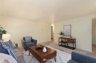 17106 NE 45th St in Redmond, WA - Building Photo - Building Photo
