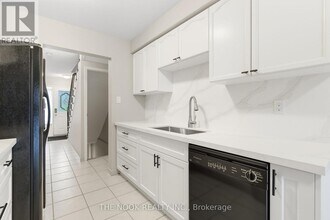 60 Landerville Ln in Bowmanville, ON - Building Photo - Building Photo