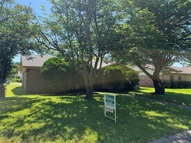 1400 Long Shadow Ln in Mesquite, TX - Building Photo