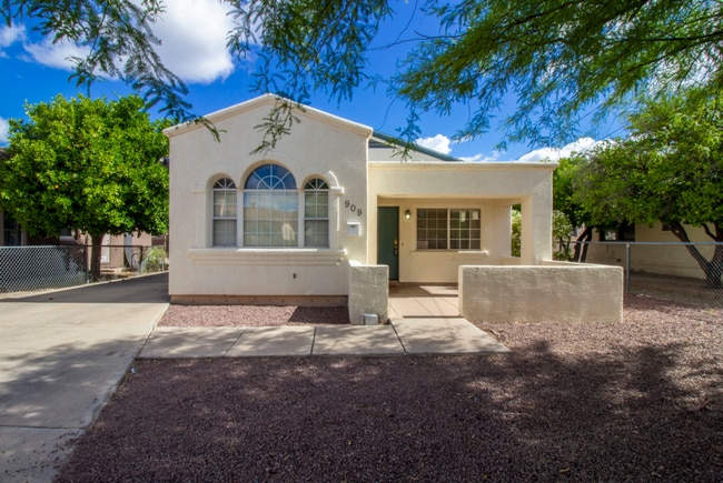 property at 909 E Drachman St