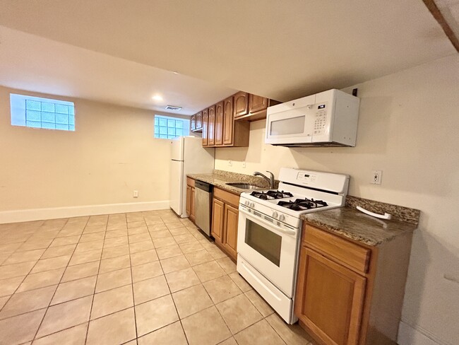 1568 Tremont St, Unit 1 in Boston, MA - Building Photo - Building Photo