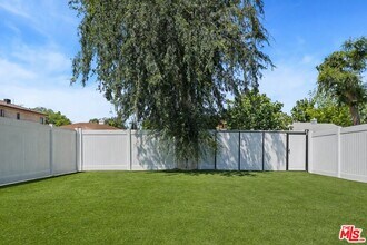 13842 Hamlin St in Los Angeles, CA - Building Photo - Building Photo