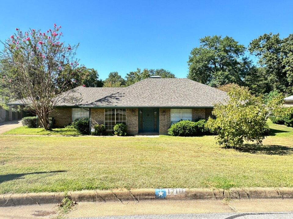 1710 Chipco Dr in Tyler, TX - Building Photo