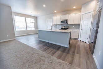 145 S Iceberg Lake Ave in Meridian, ID - Building Photo - Building Photo