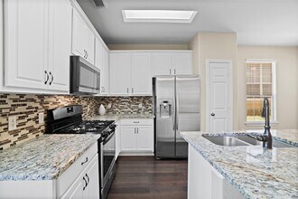 15 Blue Creek Pl in Spring, TX - Building Photo - Building Photo
