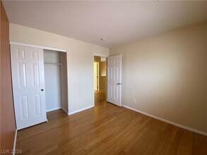 8037 N Cabbage Cove St in Las Vegas, NV - Building Photo - Building Photo