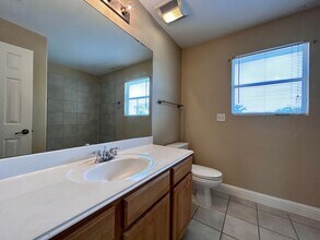 7202 Meador Ave in Austin, TX - Foto de edificio - Building Photo