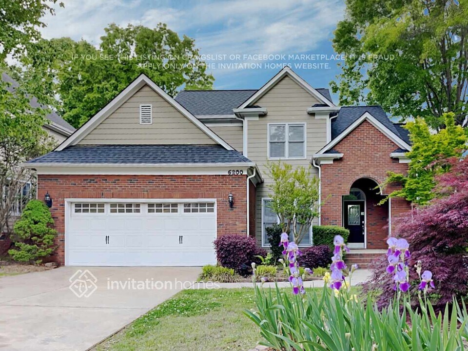 6200 Garamond Ct in Charlotte, NC - Building Photo