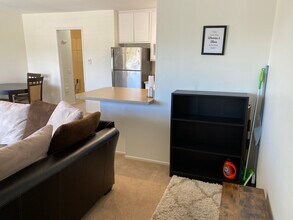 2311 4th St, Unit 313 in Santa Monica, CA - Building Photo - Building Photo