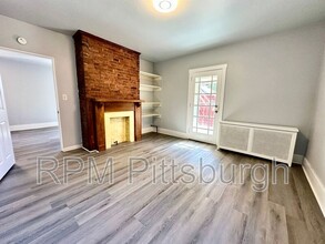 976 Greenfield Ave in Pittsburgh, PA - Building Photo - Building Photo