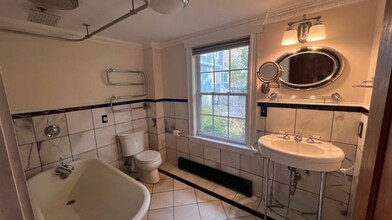 53 Circuit Rd in Dedham, MA - Building Photo - Building Photo