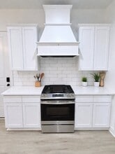 2240 Caroline St in Mandeville, LA - Building Photo - Building Photo