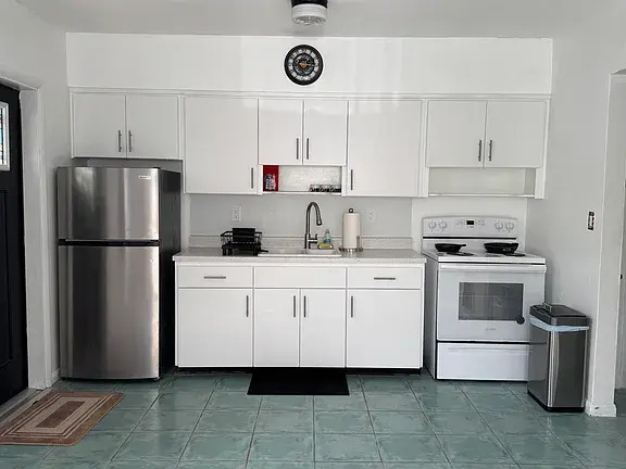 317 NE 4th St in Hallandale Beach, FL - Building Photo
