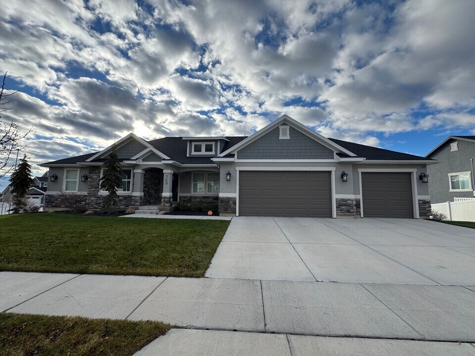 769 Autumn Hills Blvd in Lehi, UT - Building Photo
