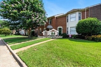 1004 Tottenham Ln in Virginia Beach, VA - Foto de edificio - Building Photo