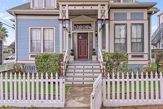1403 Broadway Avenue J in Galveston, TX - Building Photo - Building Photo
