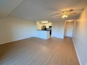 75 S Reynolds St, Unit 418 in Alexandria, VA - Building Photo - Building Photo