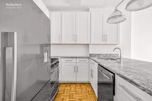 380 Rector Pl in New York, NY - Building Photo