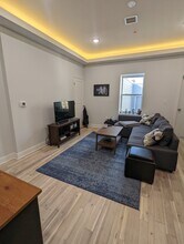 717 Walnut St, Unit 4F in Philadelphia, PA - Building Photo - Building Photo