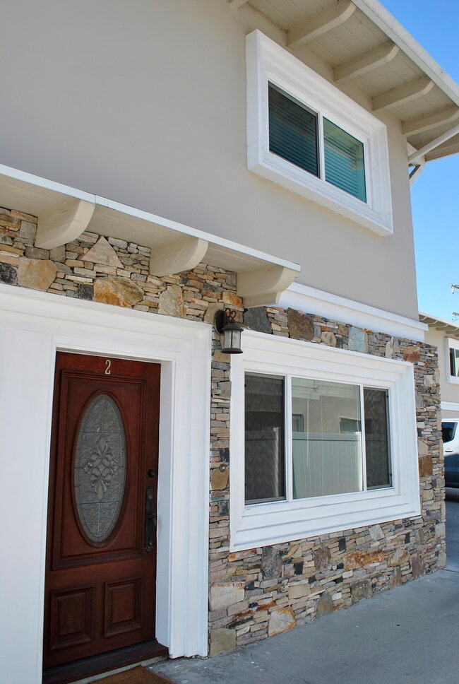2203 Voorhees Ave, Unit 2 in Redondo Beach, CA - Building Photo - Building Photo