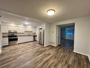 855 Cathedral Dr in Virginia Beach, VA - Building Photo - Building Photo