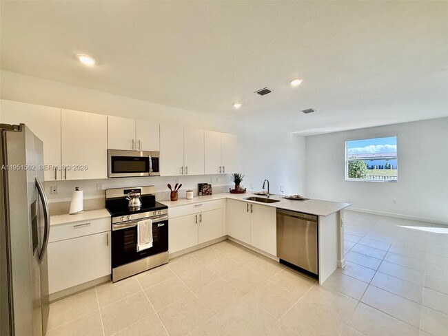 2767 SE 25th Ave in Homestead, FL - Building Photo - Building Photo