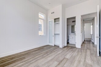 2321 Clark Ln in Redondo Beach, CA - Foto de edificio - Building Photo