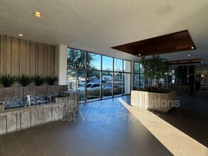 2323 N Central Ave in Phoenix, AZ - Foto de edificio - Building Photo